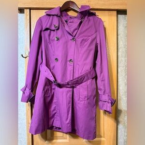 London Fog women's double breast trench coat, EUC.
